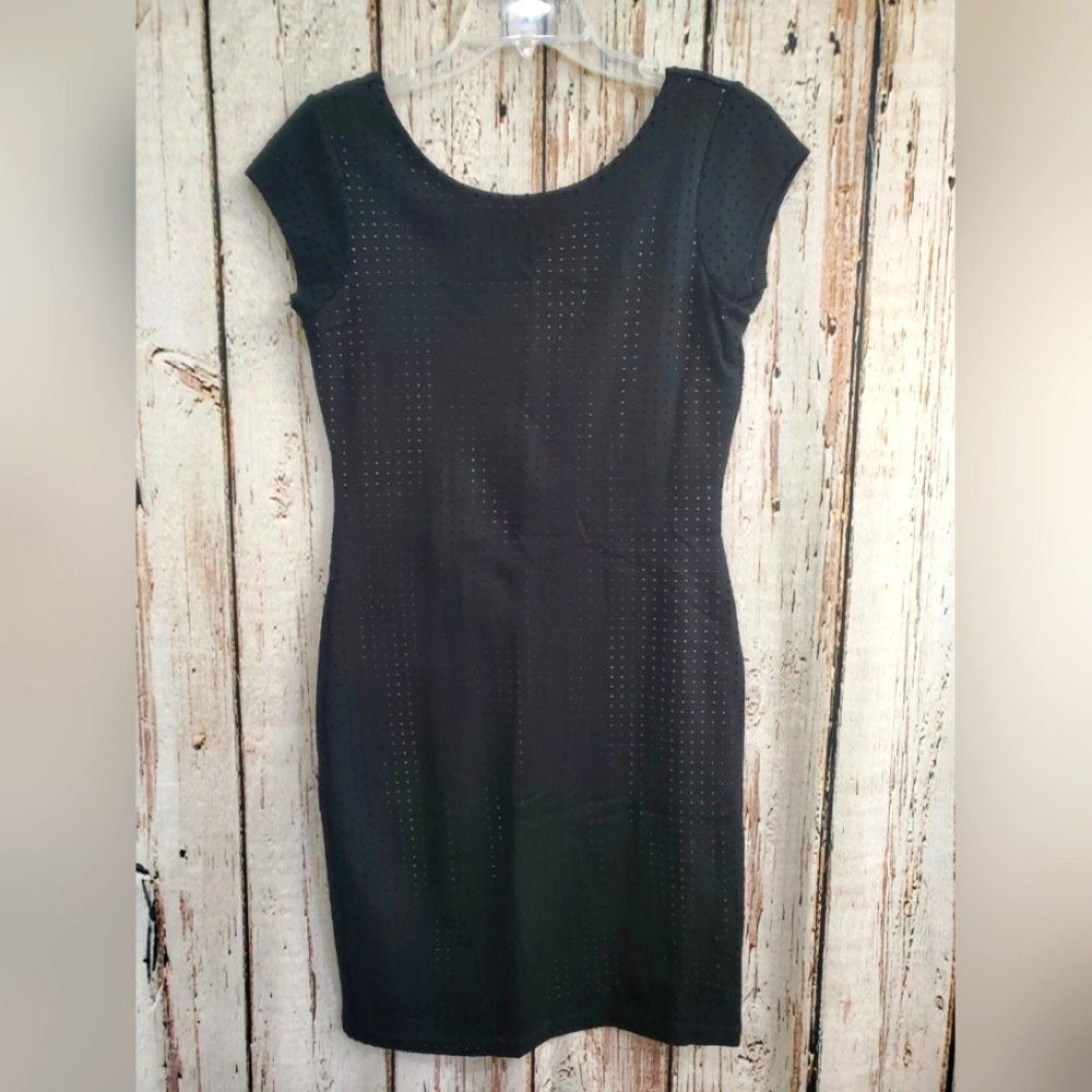 Carmen Marc Valvo Womens Small Black & Beige Perforated Sheath Shift Dress euc